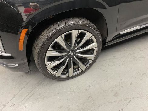 Used 2026 Cadillac Escalade Platinum Luxury AWD/4WD image 4