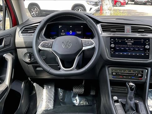 Certified 2023 Volkswagen Tiguan SE w/ Panoramic Sunroof Package image 6