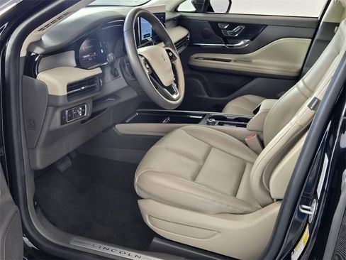Used 2024 Lincoln Corsair FWD image 8