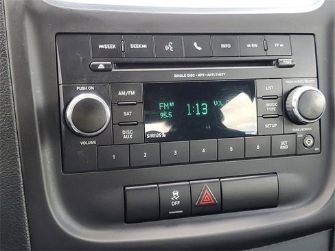 Used 2013 Dodge Avenger SE image 18