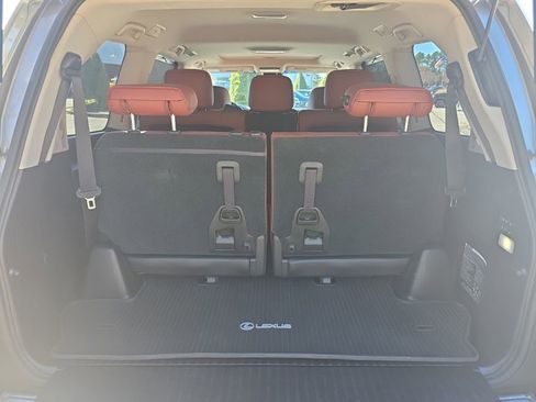 Used 2020 Lexus LX 570 4WD w/ 3rd Row & Luxury Pkg image 16