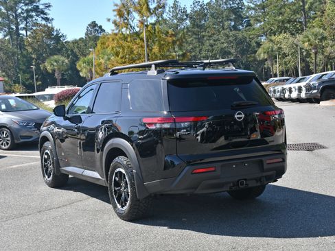 Used 2025 Nissan Pathfinder Rock Creek image 3