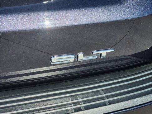 Used 2023 GMC Yukon SLT w/ SLT Premium Package image 8