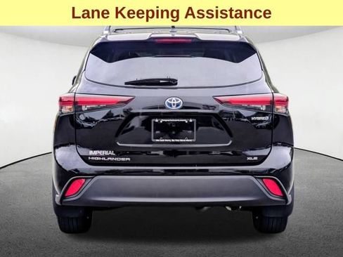 Used 2024 Toyota Highlander XLE AWD/4WD image 7