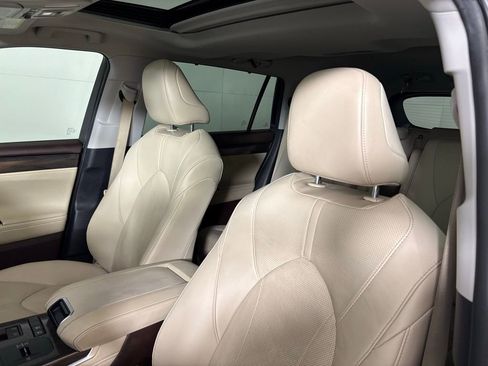 Used 2021 Toyota Highlander Limited image 22