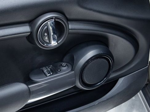 Used 2018 MINI Cooper 2-Door Hardtop image 11