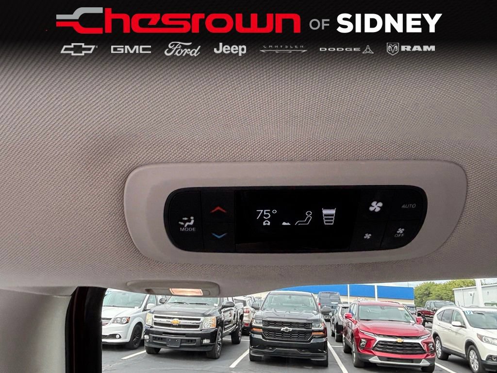 Used 2017 Chrysler Pacifica Limited w/ UConnect Theater Package FWD image 31