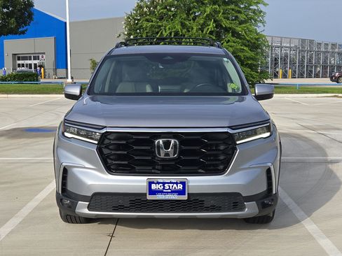 Certified 2025 Honda Pilot Touring image 9