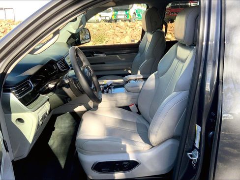 Used 2022 Jeep Wagoneer Series III w/ Premium Group I image 25