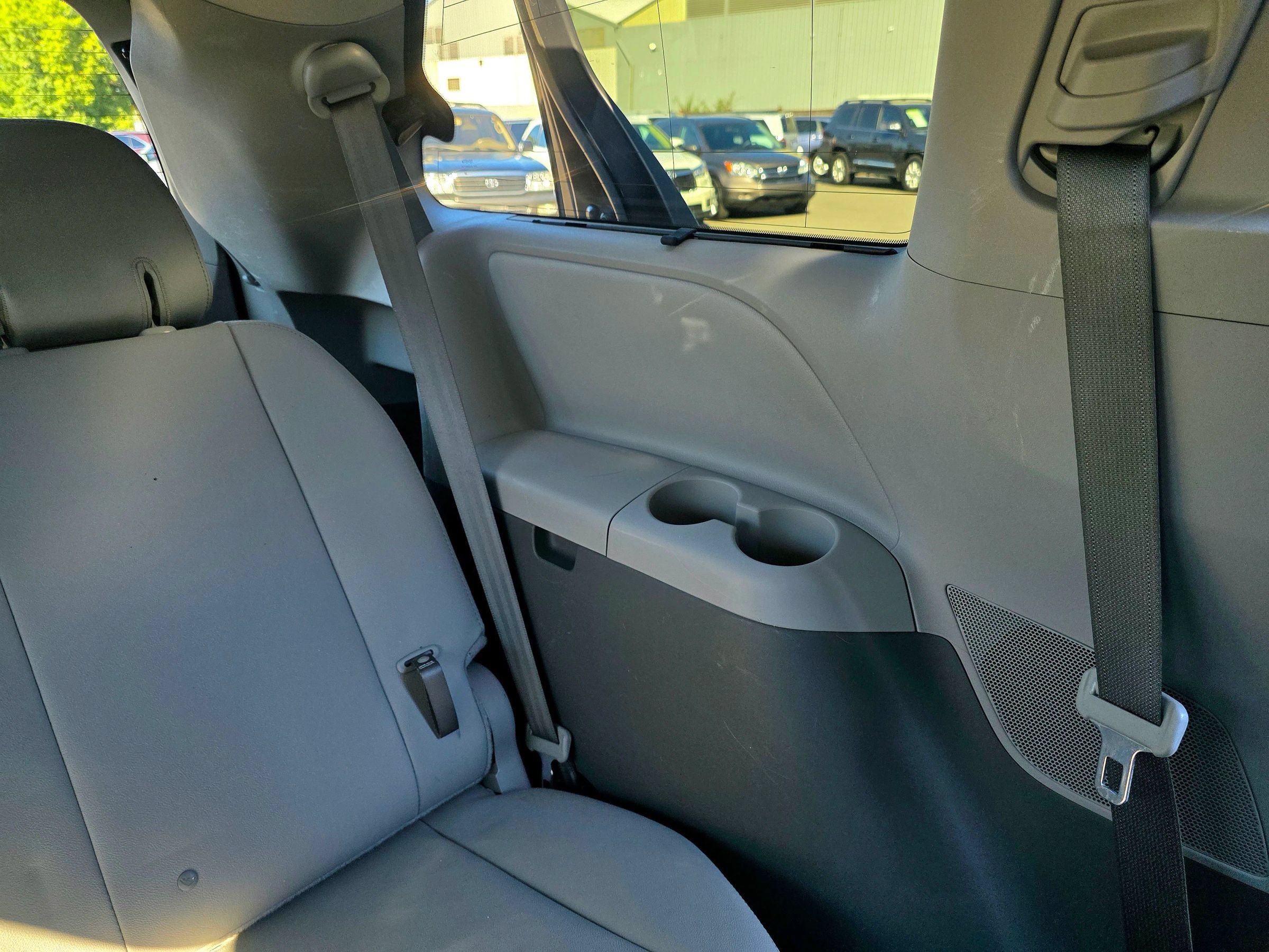 Used 2017 Toyota Sienna XLE w/ XLE Navigation Package FWD image 48