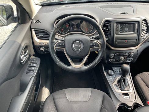 Used 2017 Jeep Cherokee Latitude AWD/4WD image 14