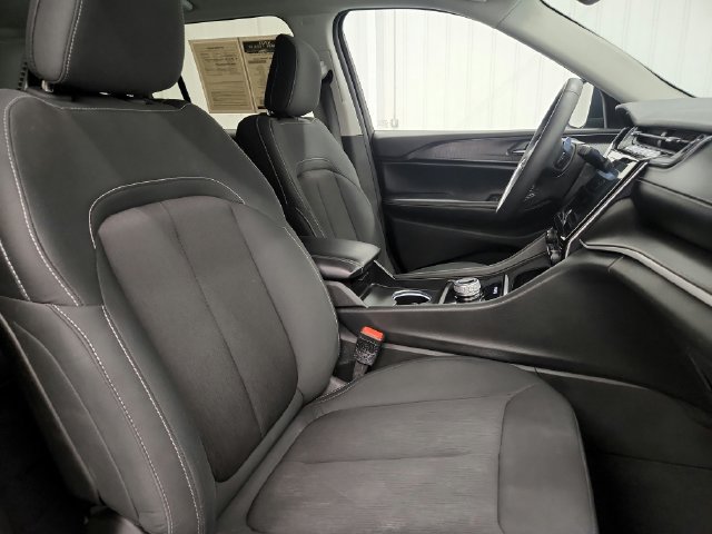 Used 2024 Jeep Grand Cherokee Laredo RWD image 20