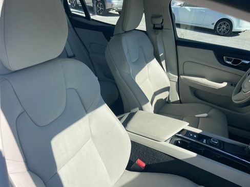 Used 2020 Volvo S60 T5 Momentum image 9