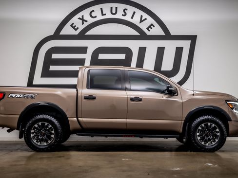 Used 2020 Nissan Titan PRO-4X w/ Pro-4x Convenience Package AWD/4WD image 9