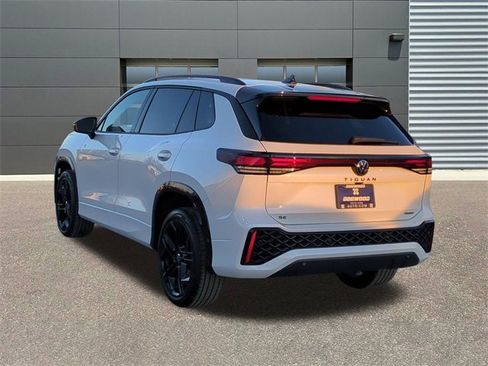 New 2026 Volkswagen Tiguan SE R-Line image 5