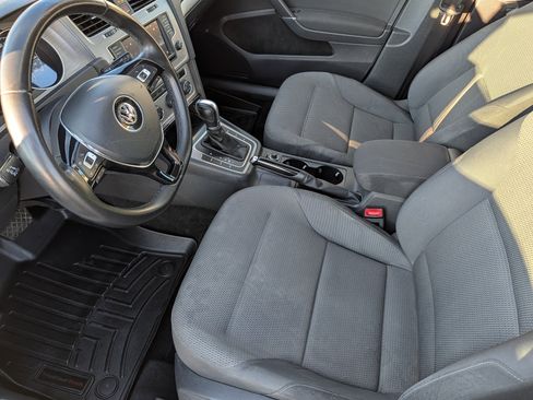 Used 2017 Volkswagen Golf S image 14