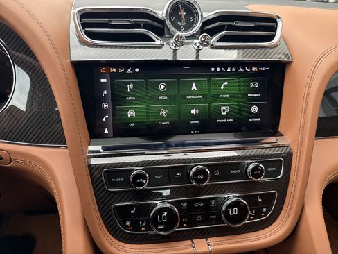 Used 2023 Bentley Bentayga AWD/4WD image 22