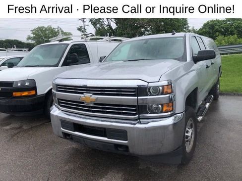 Used 2017 Chevrolet Silverado 2500 W/T AWD/4WD image 2