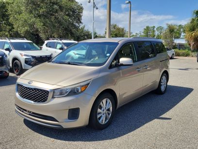Used 2017 Kia Sedona LX w/ LX Essentials Premium Package