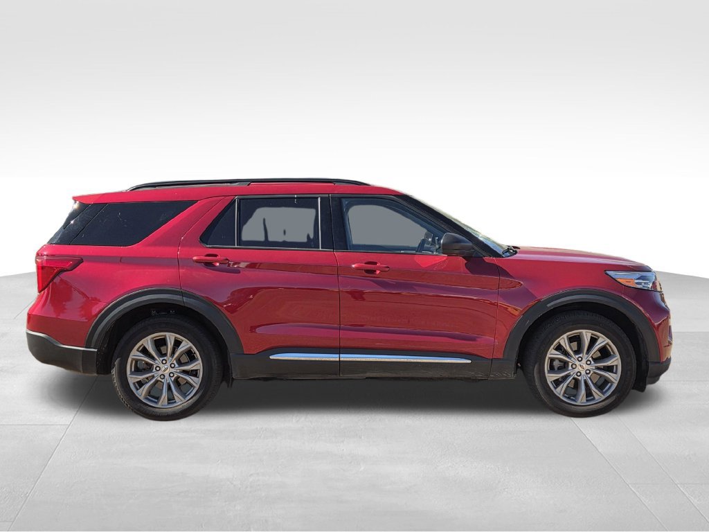 Used 2022 Ford Explorer XLT w/ Equipment Group 202A AWD/4WD image 5