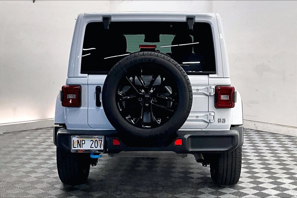Used 2024 Jeep Wrangler Unlimited Sahara AWD/4WD image 3