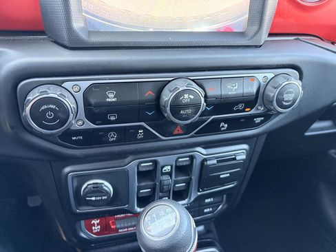 Used 2021 Jeep Wrangler Unlimited Rubicon AWD/4WD image 24