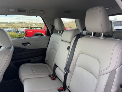 Used 2022 Nissan Pathfinder SL image 29