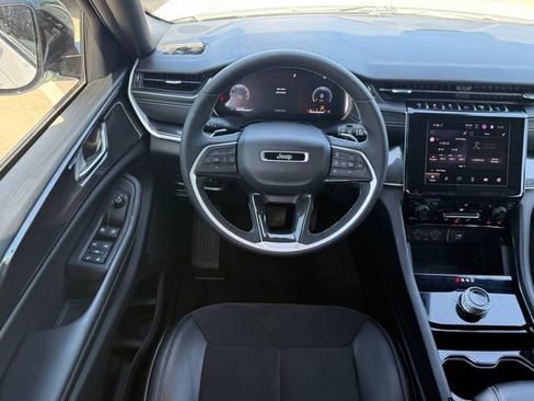 Used 2023 Jeep Grand Cherokee Altitude RWD image 24