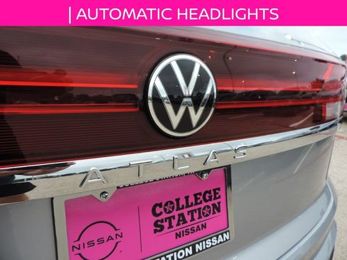 Used 2024 Volkswagen Atlas Cross Sport SE FWD image 11