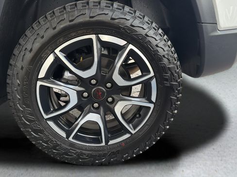Used 2025 Jeep Compass Trailhawk AWD/4WD image 27