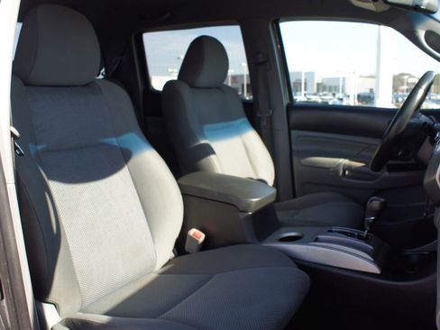 Used 2014 Toyota Tacoma PreRunner image 19