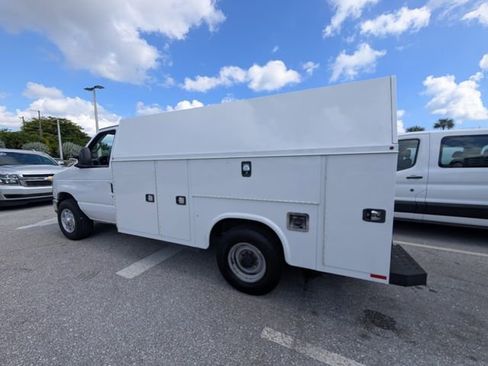Used 2021 Ford E-350 and Econoline 350 Super Duty w/ Power Windows & Locks Group image 7