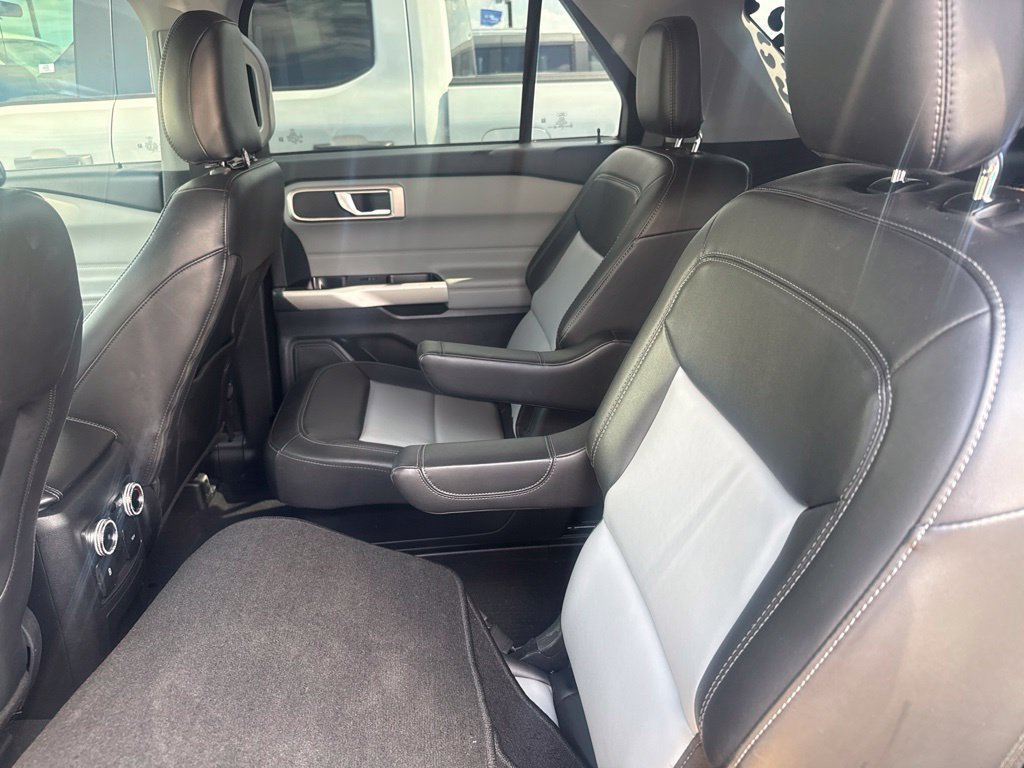 Used 2023 Ford Explorer XLT w/ Equipment Group 202A RWD image 5