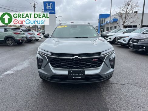 Used 2024 Chevrolet Trax RS w/ Sunroof Package FWD image 8