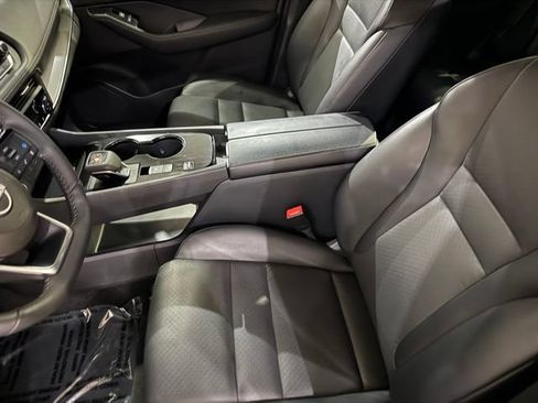 Used 2023 Nissan Rogue SV w/ SV Premium B Package FWD image 24