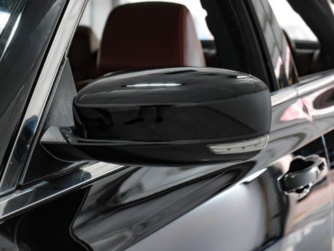 Used 2012 Chrysler 300 SRT8 w/ 19-Premium Speaker Group image 36