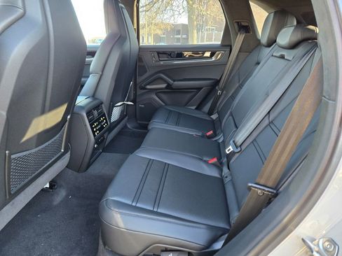 New 2026 Porsche Cayenne GTS AWD/4WD image 31