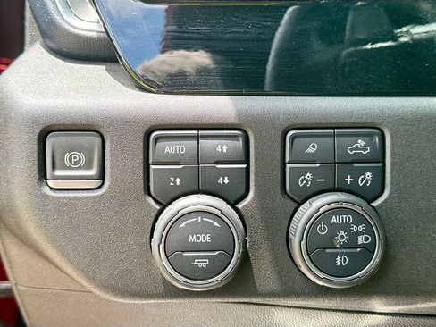 Used 2022 Chevrolet Silverado 1500 High Country w/ High Country Premium Package AWD/4WD image 22