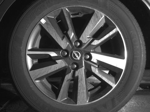 Used 2025 Nissan Versa SV FWD image 17