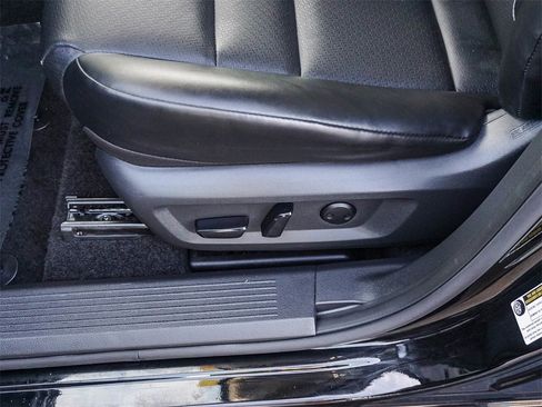 Used 2023 Nissan Rogue SV w/ SV Premium B Package image 18