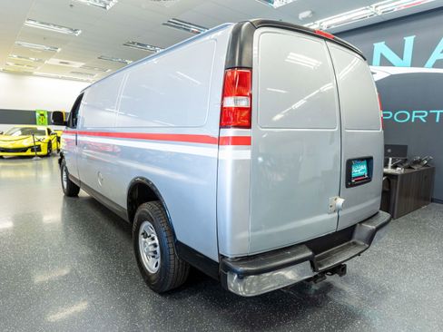 Used 2017 Chevrolet Express 3500 Extended RWD image 13