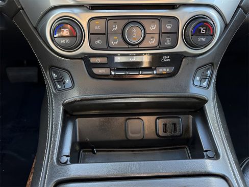 Used 2020 Chevrolet Suburban Premier image 23