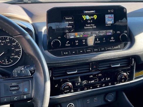 Used 2022 Nissan Rogue SL w/ SL Premium Package image 6