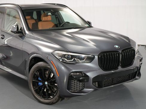 Used 2022 BMW X5 xDrive40i w/ M Sport Package AWD/4WD image 11