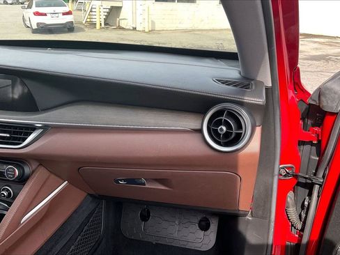 Used 2019 Alfa Romeo Stelvio Ti image 22