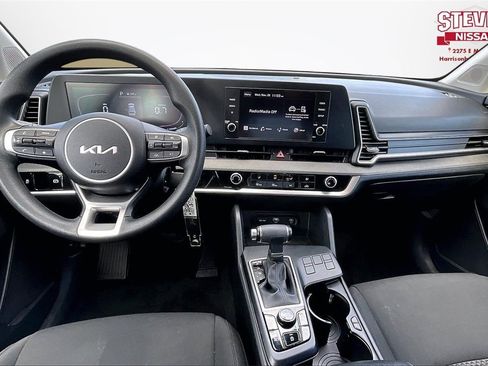 Used 2023 Kia Sportage LX image 7