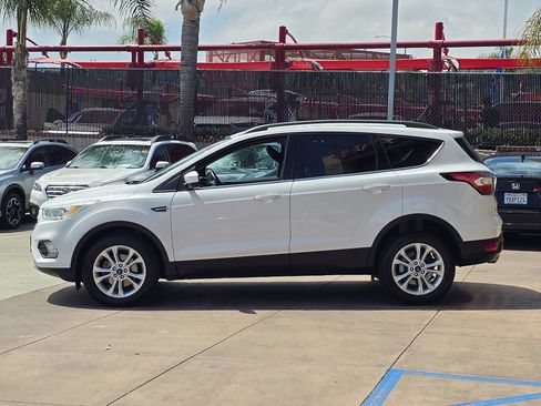 Used 2018 Ford Escape SEL FWD image 9