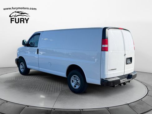Used 2017 Chevrolet Express 2500 RWD image 6