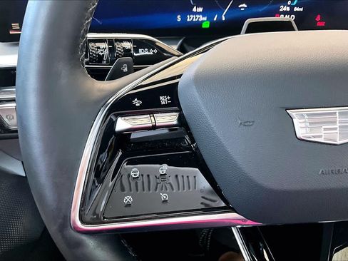 Used 2025 Cadillac Lyriq Luxury RWD image 24