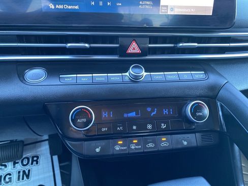 Certified 2025 Hyundai Elantra Limited image 19